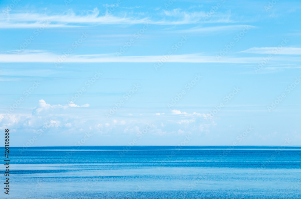 Obraz premium Calm seascape with beautiful sky