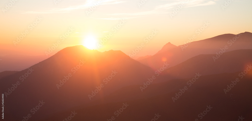 
A beautiful sunrise above the mountains