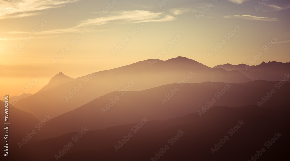 
A beautiful sunrise above the mountains