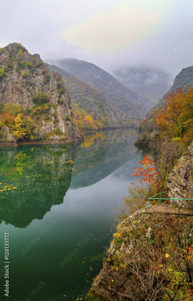 Obraz premium Beautiful landscape with river in the mountain and colorful autumn forest