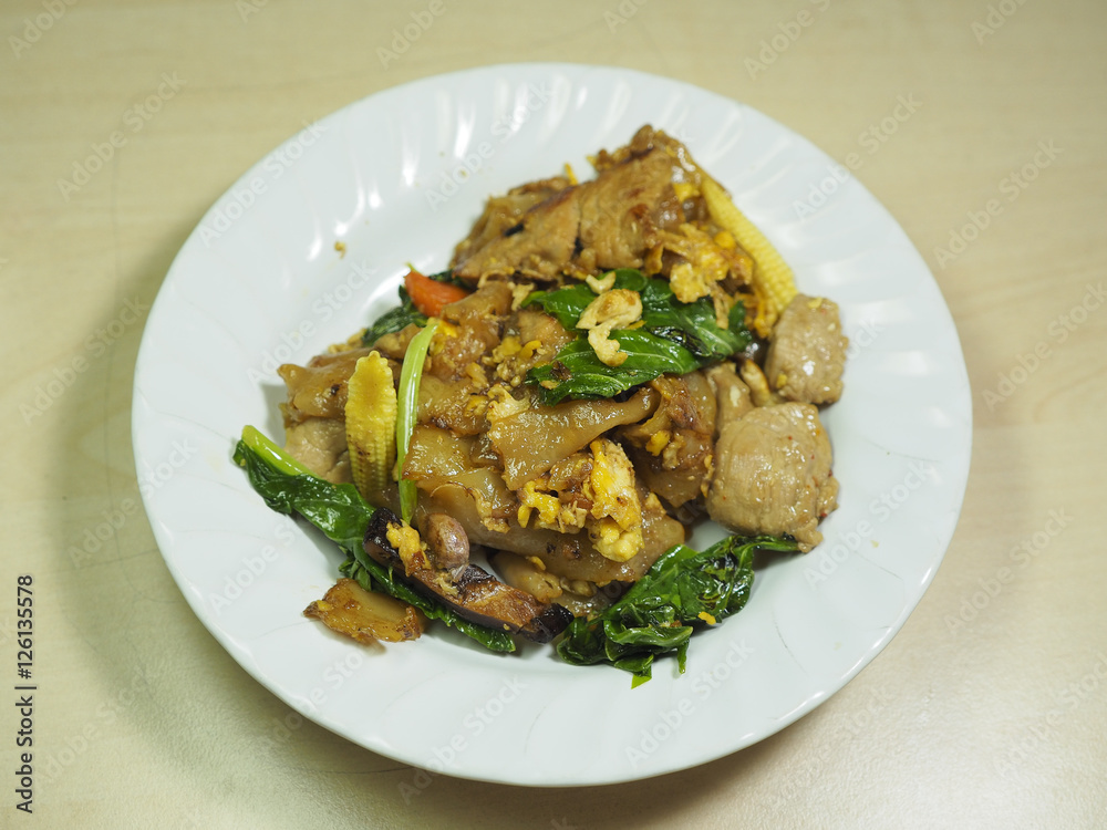 fried noodle with pork fried noodle with pork