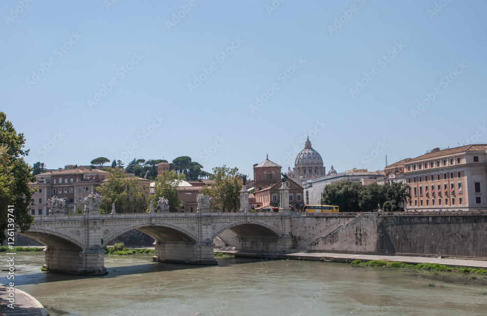 Brücke über den Tiber vor dem Vatikan