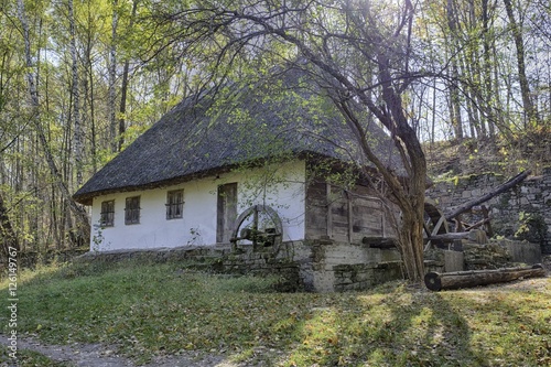 Alte traditionelle Ukrainische Häuser © UrbanExplorer