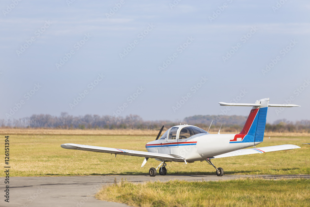 Single engine private lightweight aircraft . Single engine private lightweight aircraft .