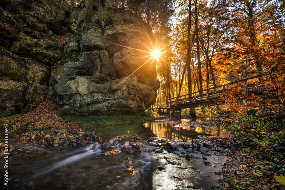 Obraz premium Automne enchanté sur la petite suisse luxembourgeoise