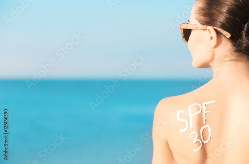 Text SPF 30 drawing on fema...