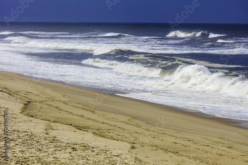 De wilde golven langs de Portugese kust photo