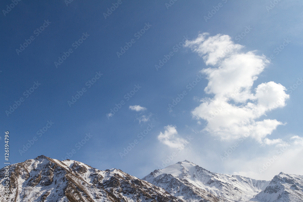 Obraz premium clouds in the snowy mountains
