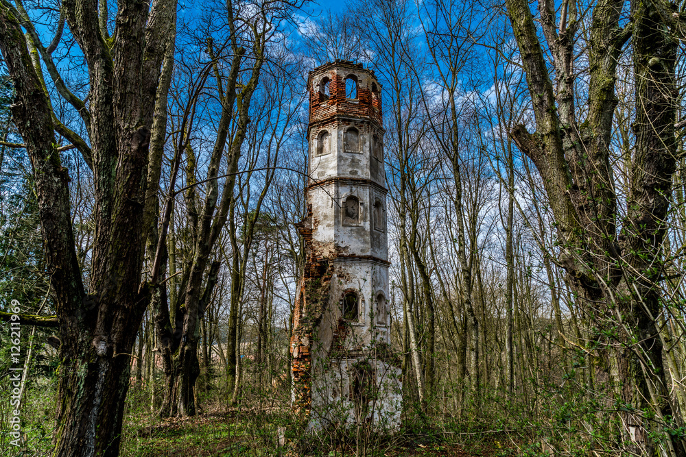 Naklejka premium Vergessene Kirche Sankt Georg bei Aichach nahe Augsburg aus dem 14. Jahrhundert