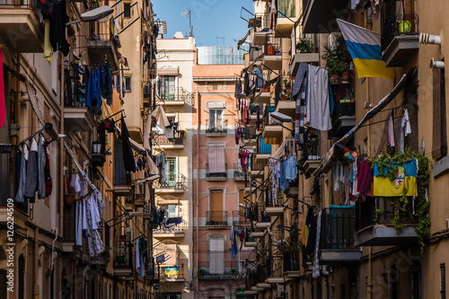 Wäscheleinen in Straße von Barcelona