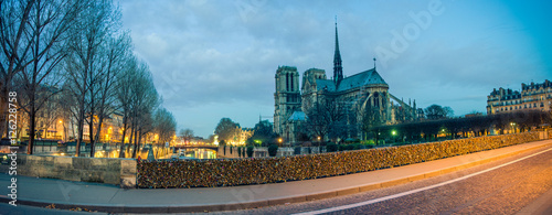 Canvas Print a panorama view from the love_locks bridge to the notre dame church in paris