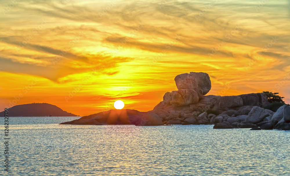 Obraz premium Landscape sunrise on Hon Chong cape, Nha Trang, Vietnam