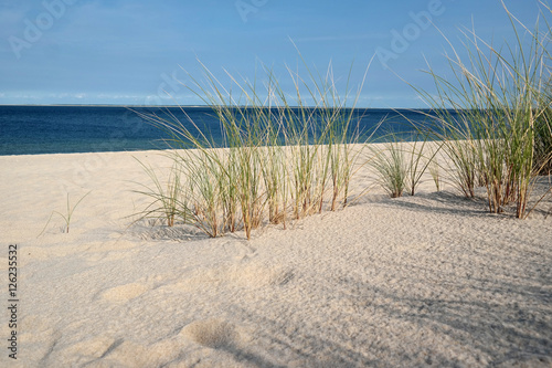 Weißer Strand nach dem Regen
