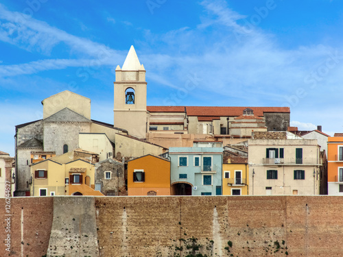 Termoli ed il centro storico con le sue case multicolori