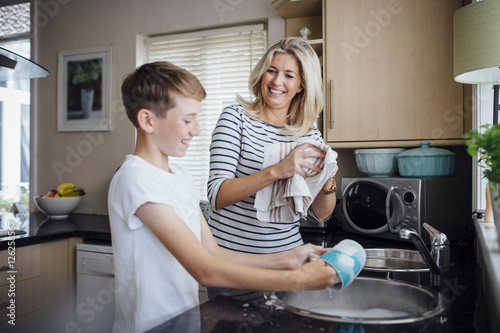 Obraz na plátně Mother and Son Doing the Dishes