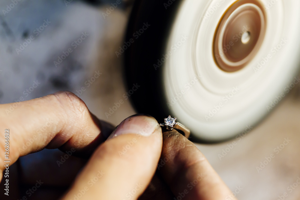 Fotografie Jewelery polishing ring
