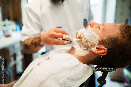 Retro shaving with foam