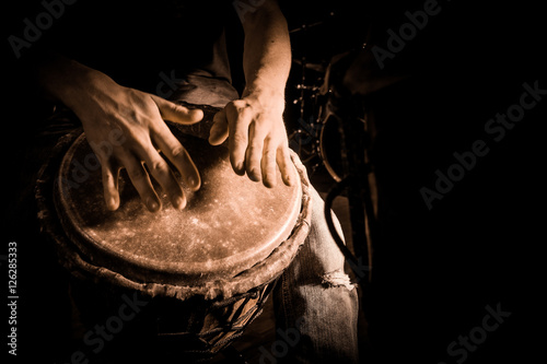 Foto People hands playing music at djembe drums