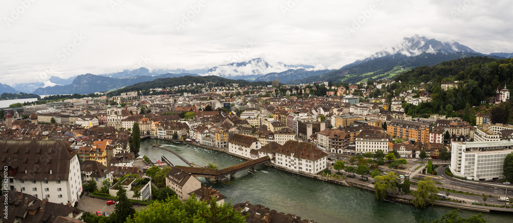 Vistas de Lucerna desde La Muralla de Musegg , en Suiza, verano de 2016 OLYMPUS DIGITAL CAMERA