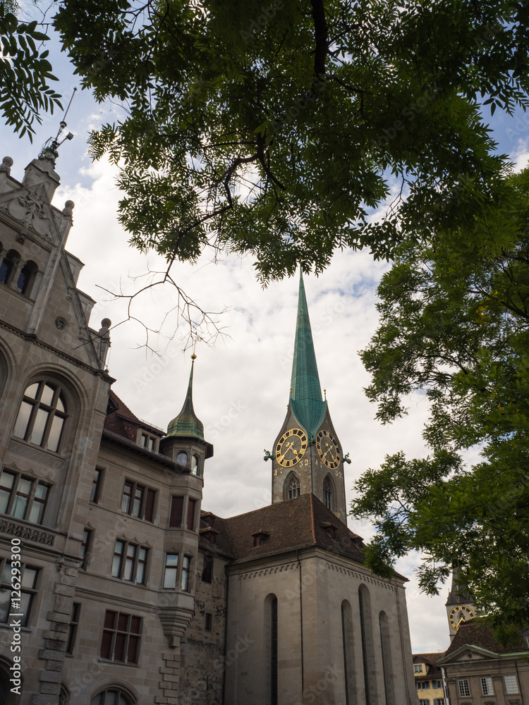 arquitectura románica en Zurich, Suiza, verano de 2016 iglesia de la abadía de Fraumünster OLYMPUS DIGITAL CAMERA