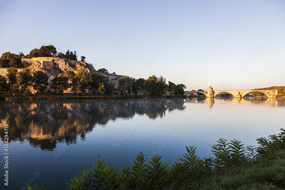 Fototapeta premium Pont Saint-Benezet and Rhone River in Avignon