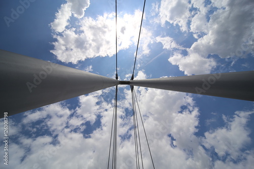 Hängebrücke in Hof am Hauptbahnhof - Blick nach oben mit 12mm Weitwinkel