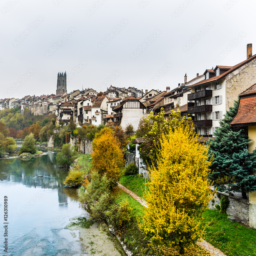 Altstadt im Herbst, Fribourg, Suisse