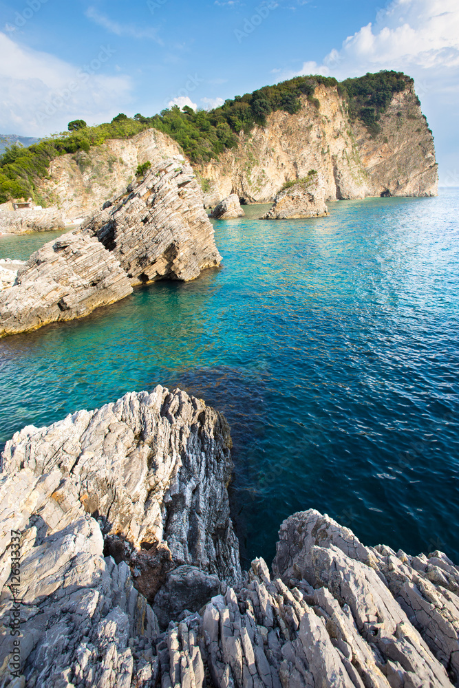 Fototapeta premium clear sea and rocks