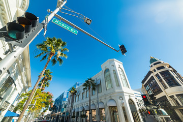 Wandcirkels Los Angeles Blauwe lucht boven Rodeo Drive  © Gabriele Maltinti