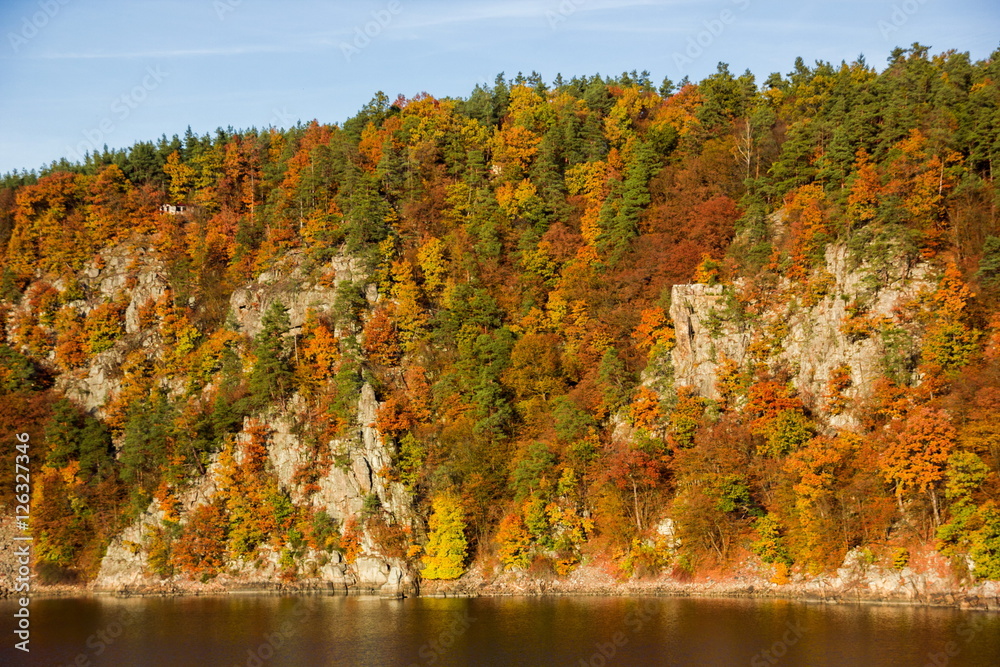 Obraz premium Autumn rocks