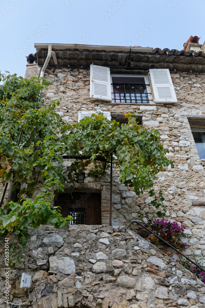 habitation traditionnelle provençale dans le village de Saint Paul de Vence dans les Alpes-Maritimes, France
