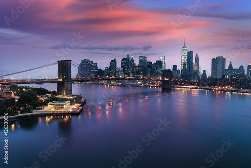Brooklyn bridge at dusk, New York City © beatrice prève