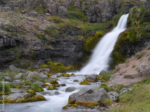 Wasserfall Gljúfurárfoss am Arnarfjörður in Island