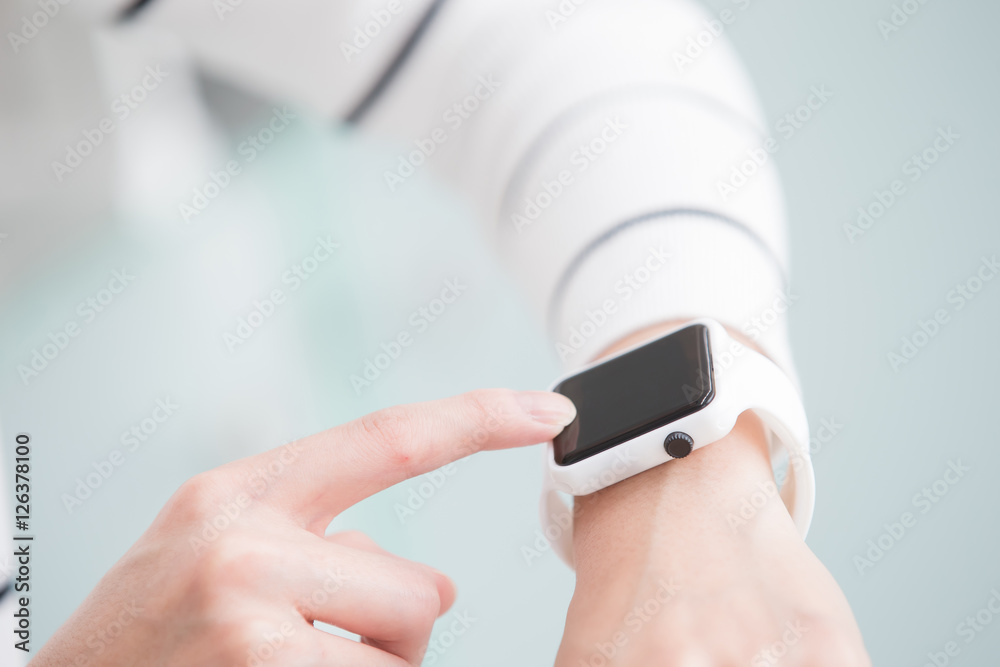 Show your smart watch Show your smart watch