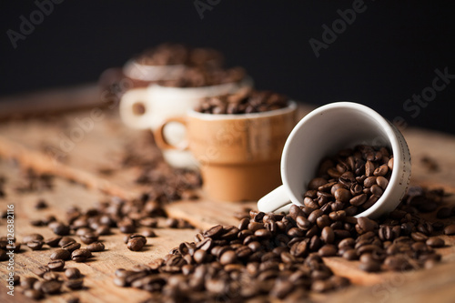 Quadro su tela tasses de café remplies de grains de café