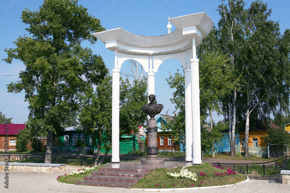 Bronze memorial bust Tsvetaeva MI in Elabuga
