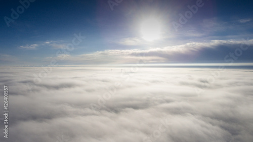 Luftaufnahme Sonne über den Wolken