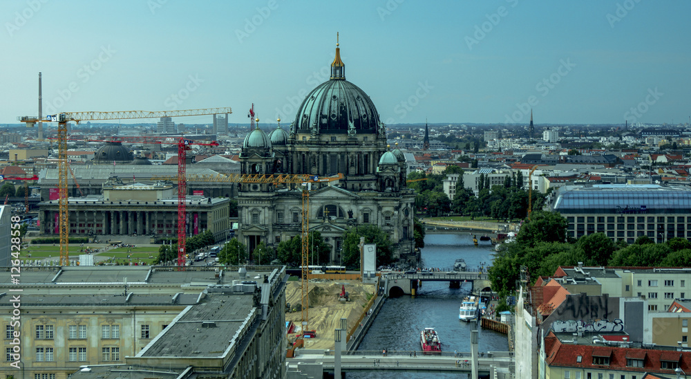 Fototapeta premium BERLIN, GERMANY - CIRCA 2011: Berliner Dom (Berlin Cathedral)
