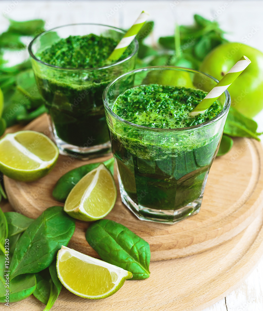 Healthy green smoothie with spinach, lime and apple Healthy green smoothie with spinach, lime and apple
