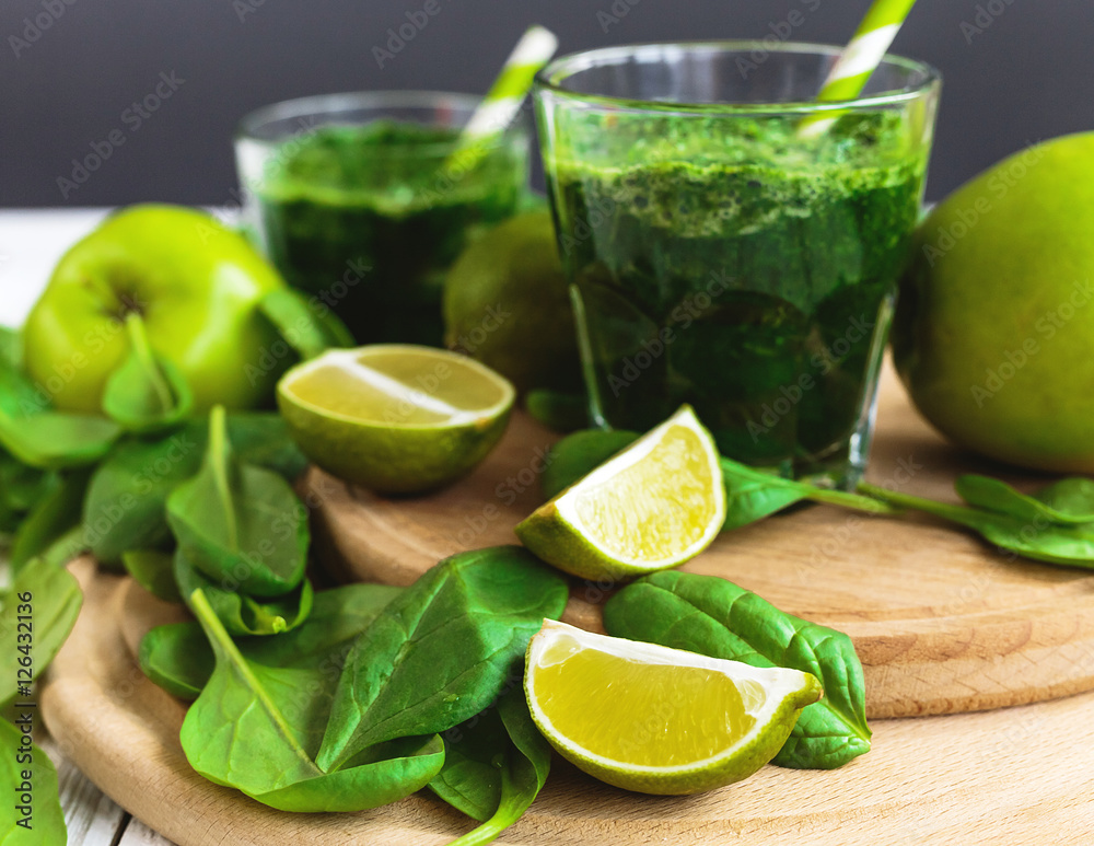 Healthy green smoothie with spinach, lime and apple Healthy green smoothie with spinach, lime and apple