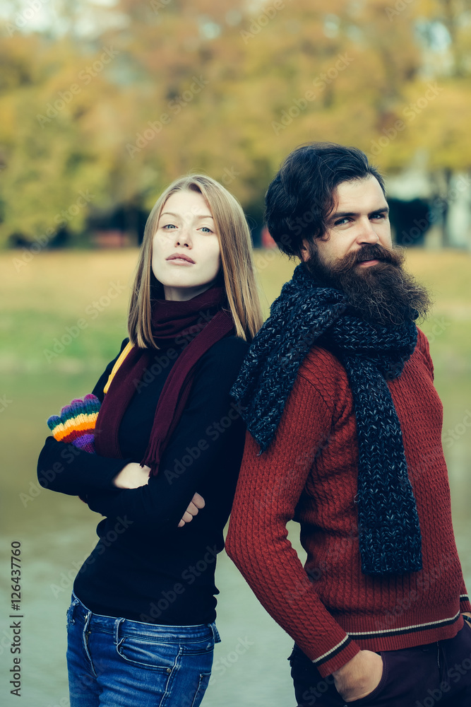 Fototapeta premium Young couple in autumn park
