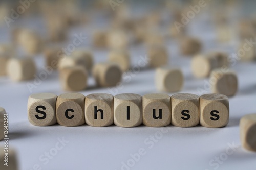 Schluss - Holzwürfel mit Buchstaben photo