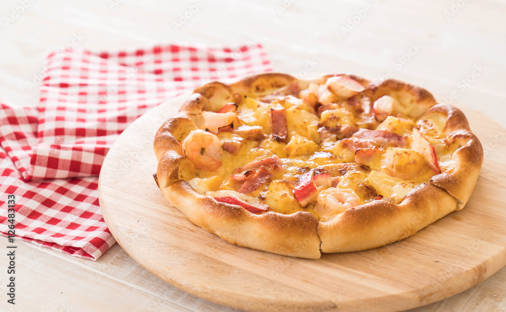 Homemade hawaiian seafood pizza Homemade hawaiian seafood pizza