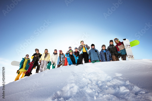 Obraz na plátně Group of skiers and snowboarders
