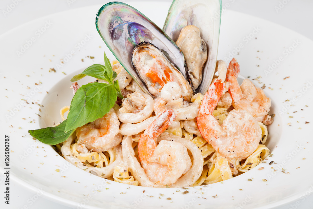 spaghetti with seafood spaghetti with seafood