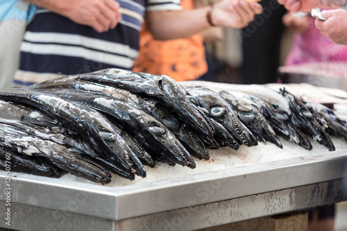 Canvastavla Fish on market, black scabbard (espada) in fish market