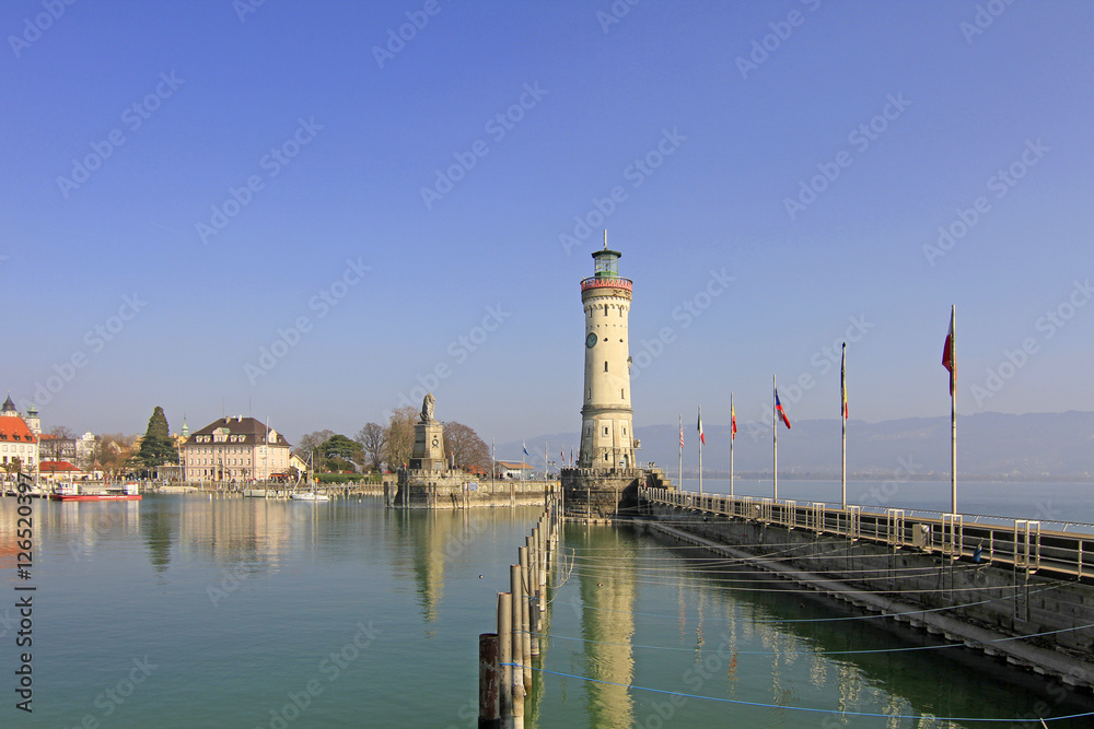 Lindau Hafen mit Leuchtturm und bayerischem Löwen