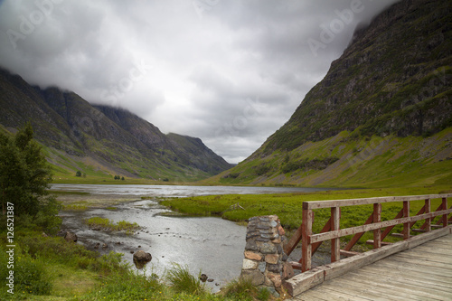 Loch Achtriochtan und Aonach Eagh Ridge, Glencoe, Schottland photo