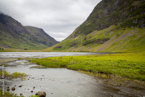 Loch Achtriochtan und Aonach Eagh Ridge, Glencoe, Schottland photo