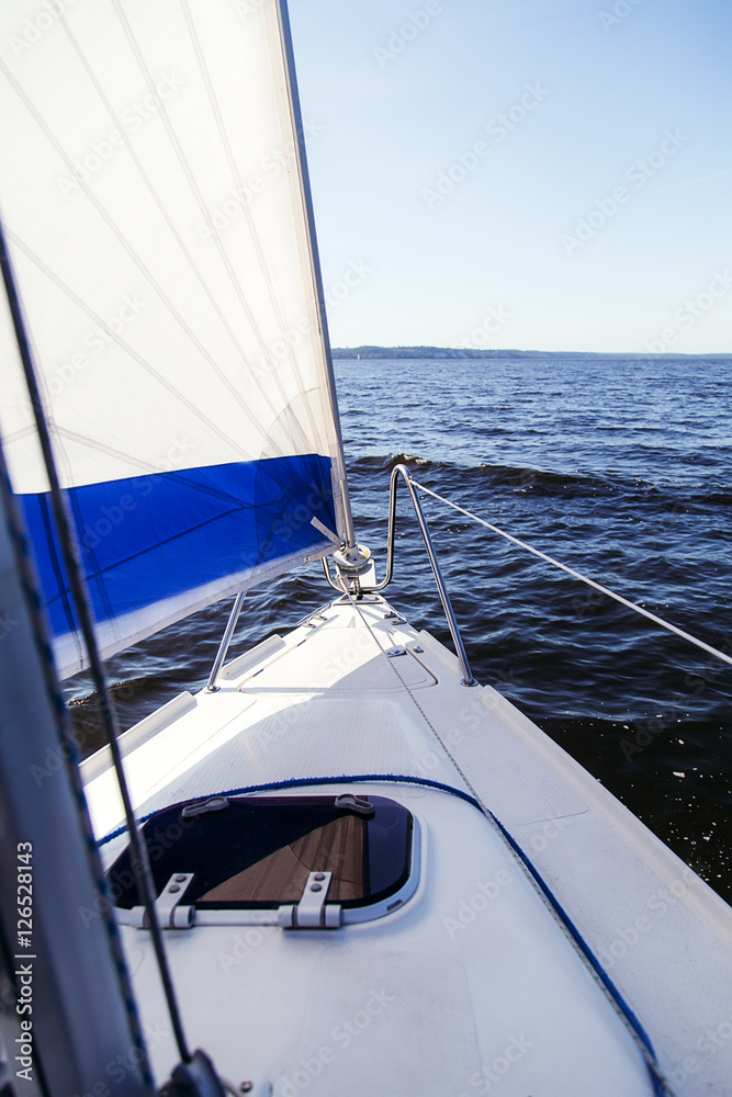 Obraz premium sails sailing yacht